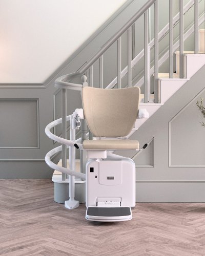 Transforme a sua casa num espaço mais acessível e confortável ao instalar uma cadeira elevador da Scada